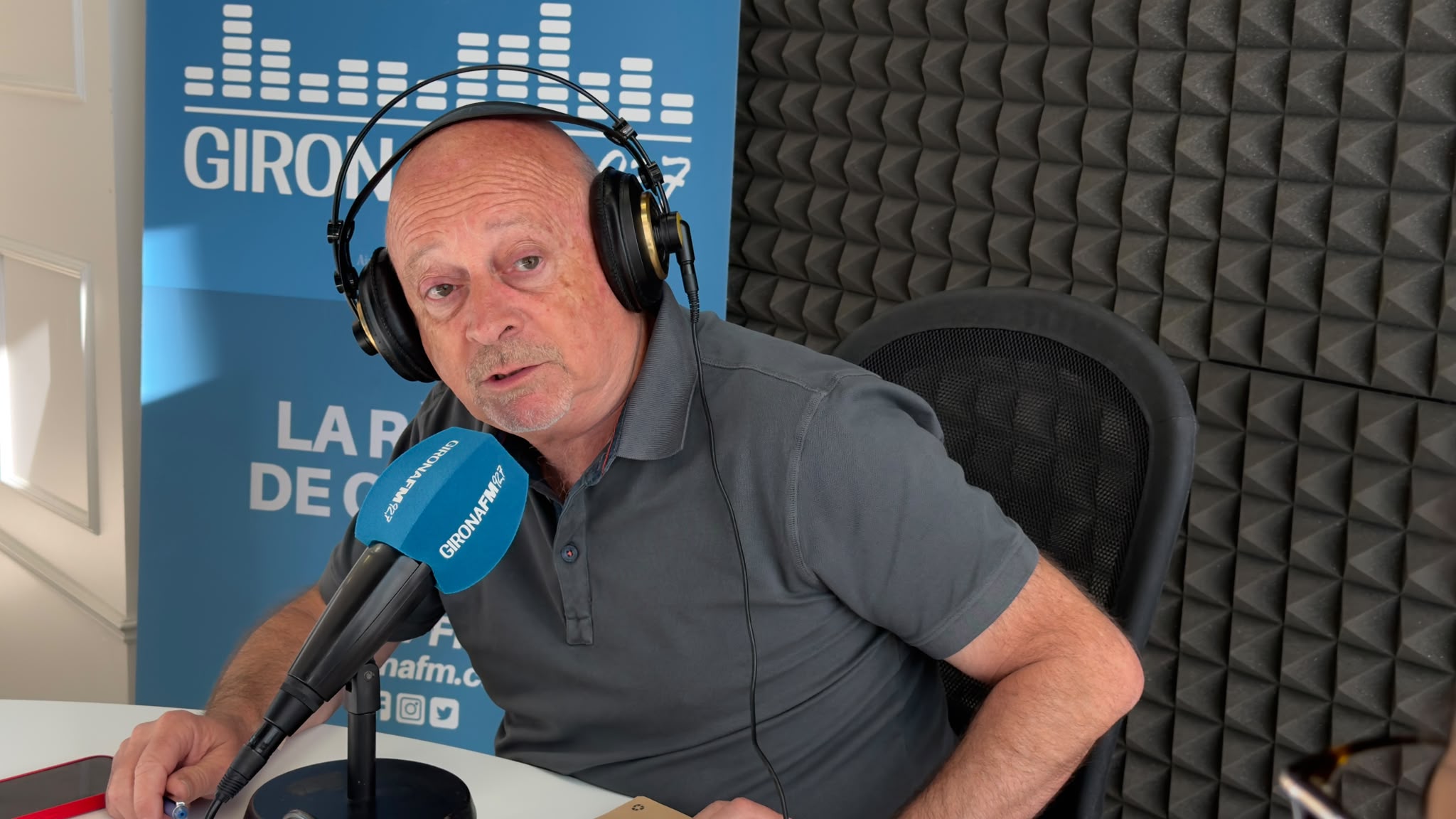 Passem pels micròfons de Girona FM!